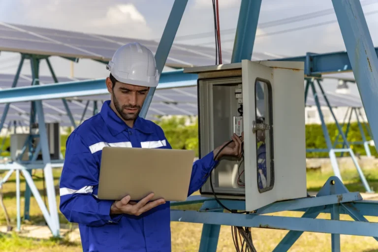 Systemy-zarzadzania-energia-1536x1024-1-768x512.webp